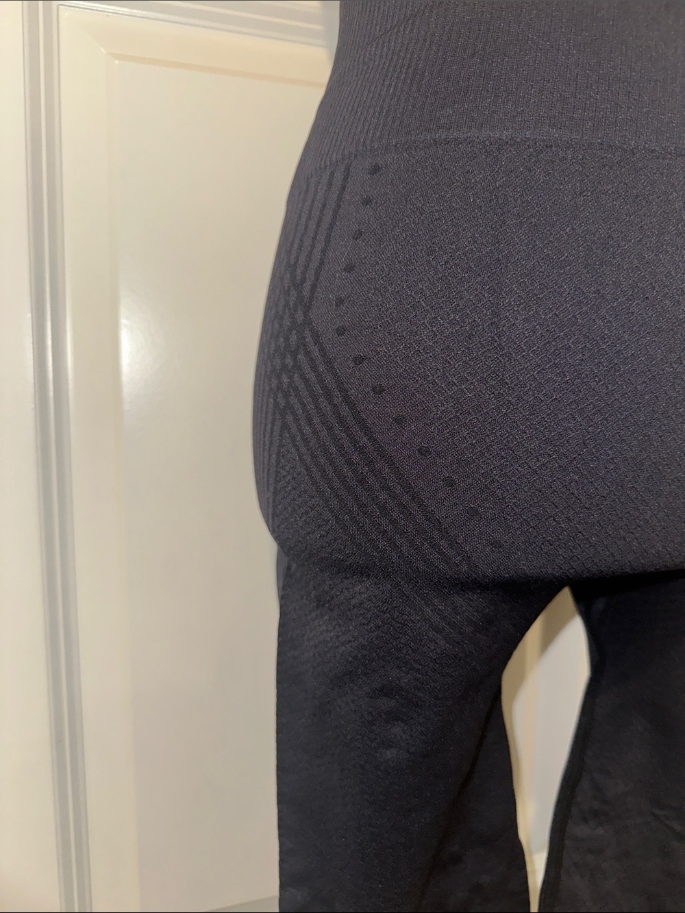 High-compression, High-Rise Black Seamless Performance Leggings - Picture 2 of 4